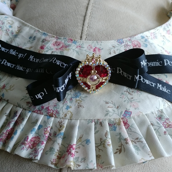 RoseMarie Seoir x Sailor Moon heart compact hair clip - Picture 1 of 6